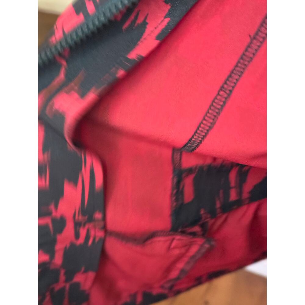 Zenergy by Chico’s Women’s Red & Black Abstract Print Zip Jacket Size 1 (Medium) - Picture 4 of 6